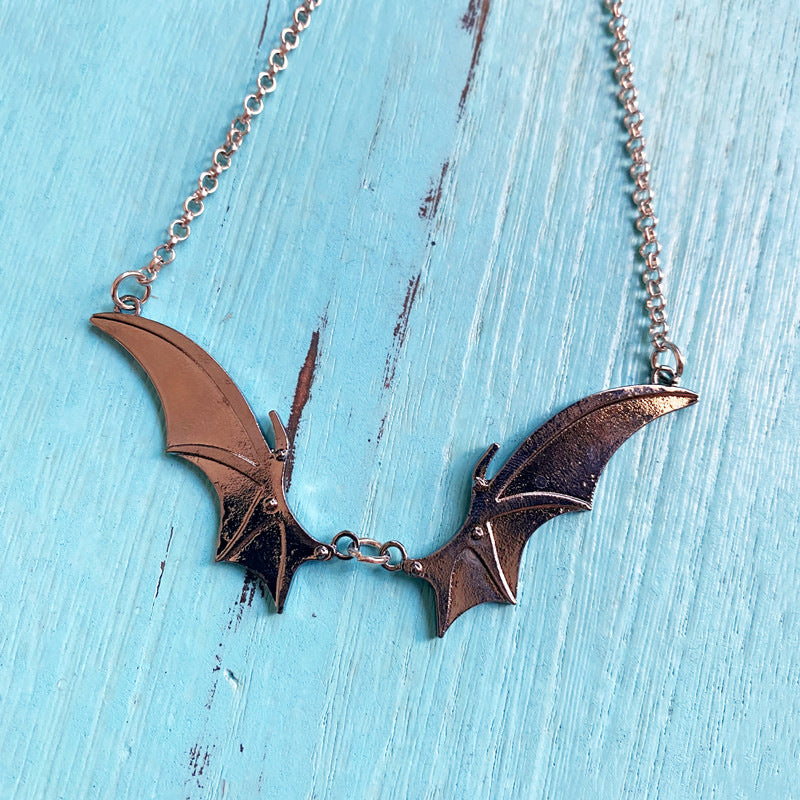 Collares de aleación de alas de murciélago de vampiro al por mayor